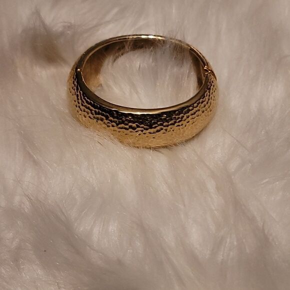 Boho gold color cuff hammered bracelet - Picture 1 of 3